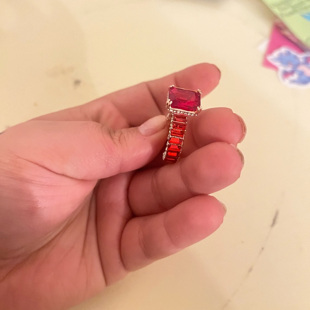 PLASTIC Elegant Red Gemstone Ring